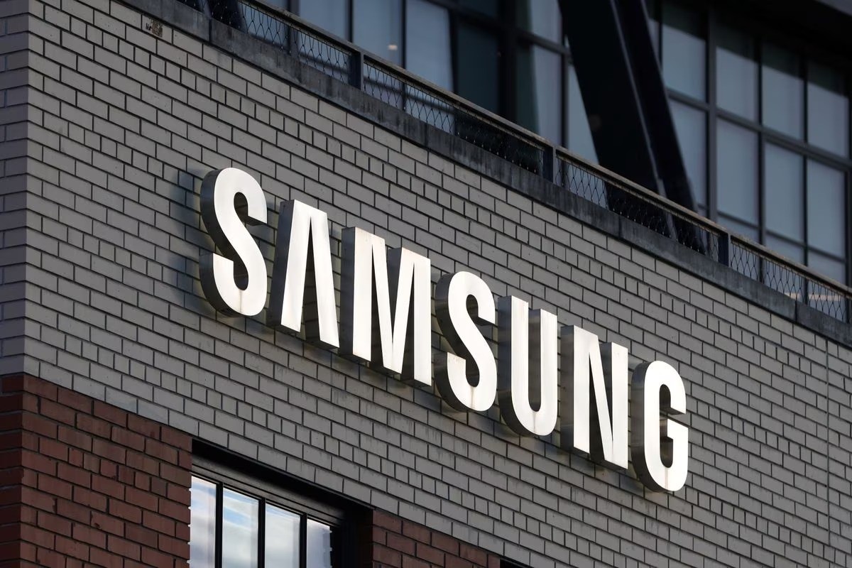 Samsung Q3 profit set to slump 80% as chip losses persist