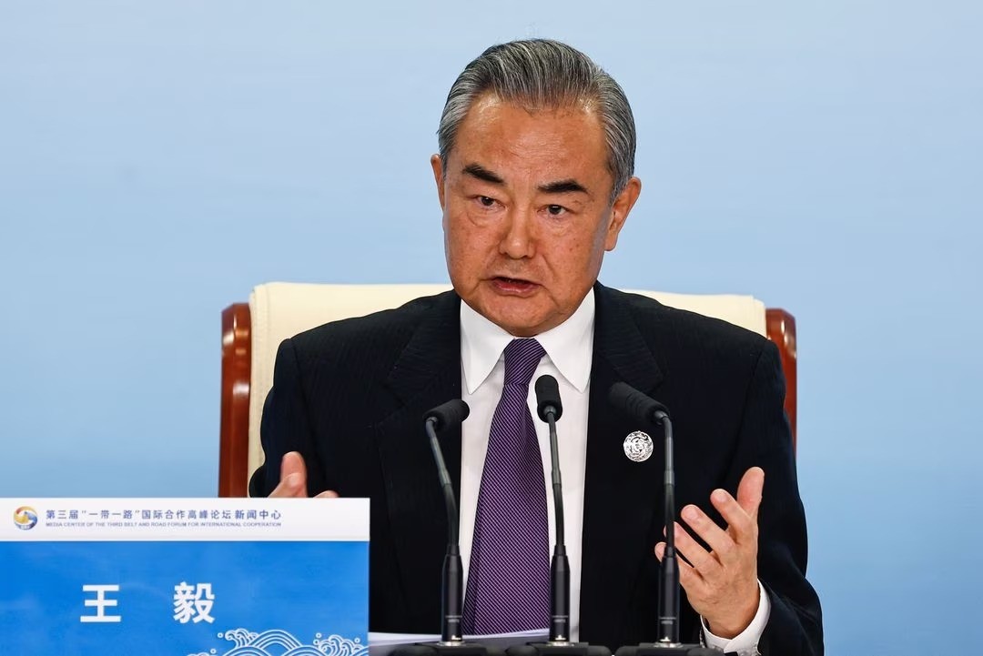 China's foreign minister seeks fair, open cooperation with Japan